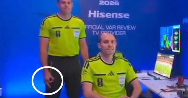 Trọng tài VAR World Cup 2026 gây tranh cãi với cử chỉ nghi phân biệt chủng tộc - hình ảnh - sc88go.com Trọng tài VAR World Cup 2026 gây tranh cãi với cử chỉ nghi phân biệt chủng tộc - hình ảnh - sc88go.com