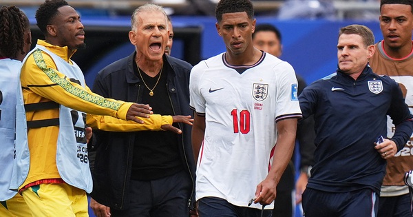 Ngôi sao đội tuyển Anh vi phạm luật mới của FIFA, lại lấy tay che miệng: Nguy cơ nhận án phạt nguội - hình ảnh - sc88go.com Ngôi sao đội tuyển Anh vi phạm luật mới của FIFA, lại lấy tay che miệng: Nguy cơ nhận án phạt nguội - hình ảnh - sc88go.com