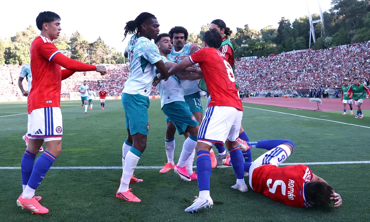 Tiền đạo Bồ Đào Nha tát đối thủ: Leao nhận thẻ đỏ trước thềm World Cup - hình ảnh - sc88go.com Tiền đạo Bồ Đào Nha tát đối thủ: Leao nhận thẻ đỏ trước thềm World Cup - hình ảnh - sc88go.com