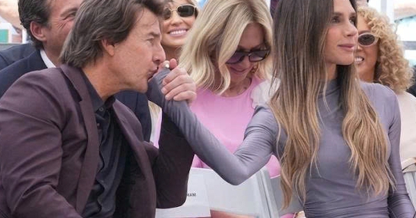 Khoảnh khắc Tom Cruise hôn tay Victoria Beckham gây xôn xao cộng đồng mạng - hình ảnh - sc88go.com