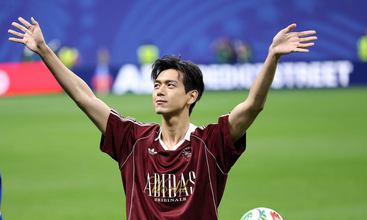 Tài tử Lý Hiện gây sốt trên sân bóng World Cup: góc nhìn mới cho người chơi Việt - hình ảnh - sc88go.com Tài tử Lý Hiện gây sốt trên sân bóng World Cup: góc nhìn mới cho người chơi Việt - hình ảnh - sc88go.com