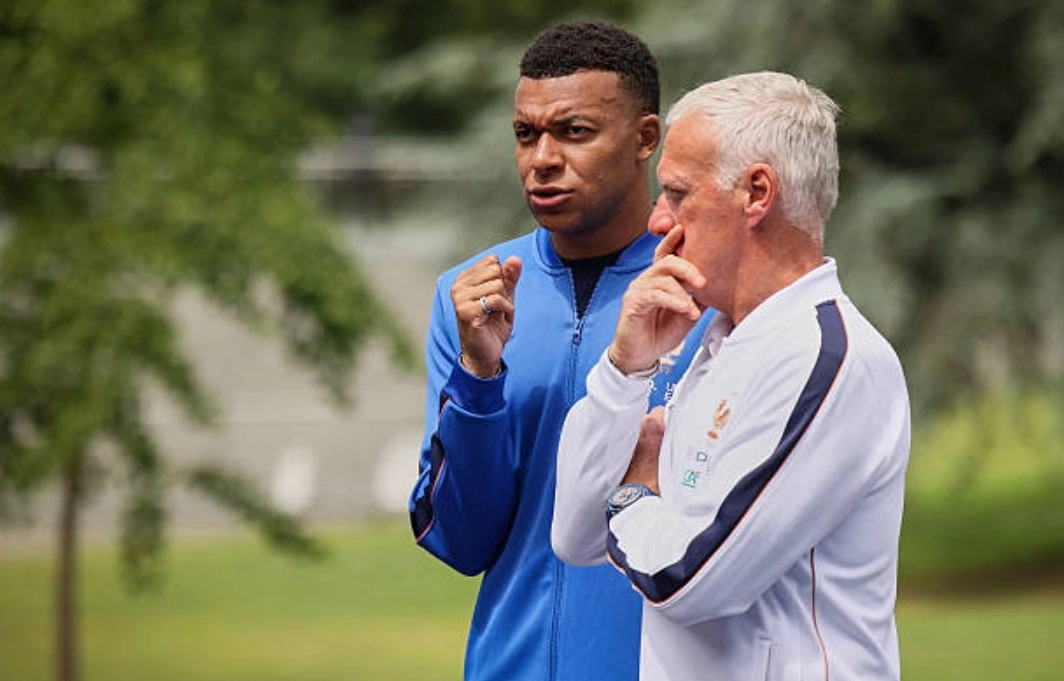 Deschamps: ‘Nhiều HLV cũng ngốc như tôi khi xếp Mbappe đá trung phong’ - hình ảnh - sc88go.com Deschamps: ‘Nhiều HLV cũng ngốc như tôi khi xếp Mbappe đá trung phong’ - hình ảnh - sc88go.com