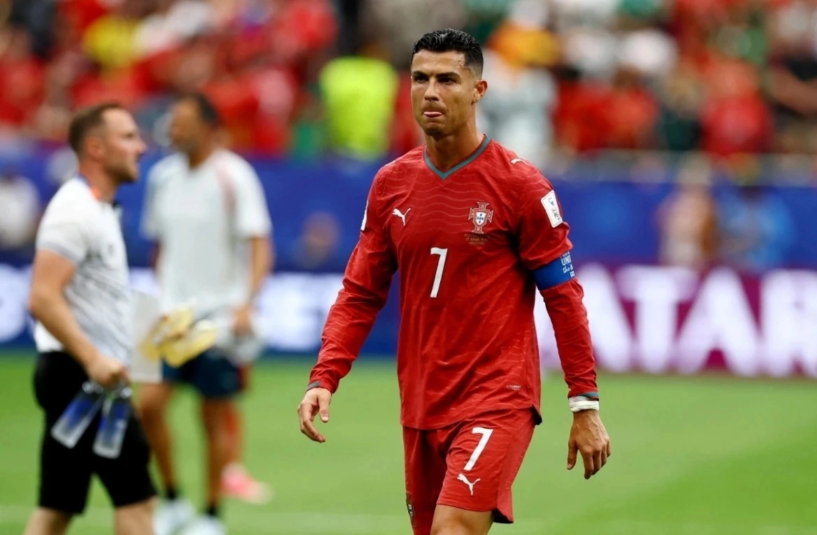 Cầu thủ CHDC Congo thừa nhận không kèm Ronaldo: Cơ hội cho fan cá cược tại SC88 - hình ảnh - sc88go.com Cầu thủ CHDC Congo thừa nhận không kèm Ronaldo: Cơ hội cho fan cá cược tại SC88 - hình ảnh - sc88go.com