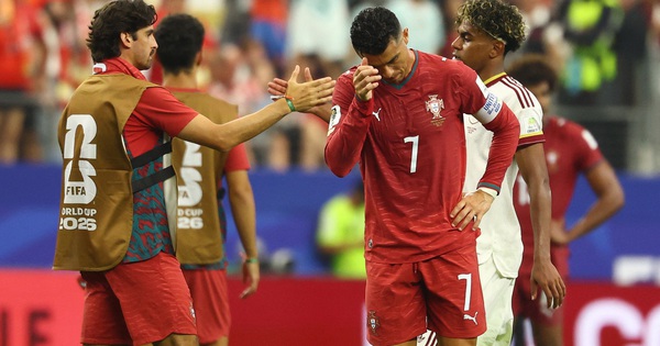 Ibrahimovic chê HLV Martinez không dám hy sinh Ronaldo, khiến Bồ Đào Nha bị loại cay đắng - hình ảnh - sc88go.com Ibrahimovic chê HLV Martinez không dám hy sinh Ronaldo, khiến Bồ Đào Nha bị loại cay đắng - hình ảnh - sc88go.com