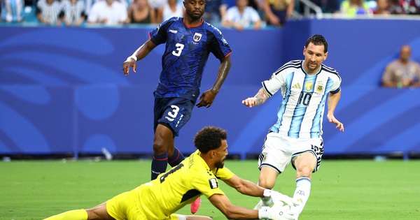 Messi Bị Cầu Thủ Cabo Verde ‘Tấn Công’ Xin Chữ Ký Sau Trận Đấu - hình ảnh - sc88go.com